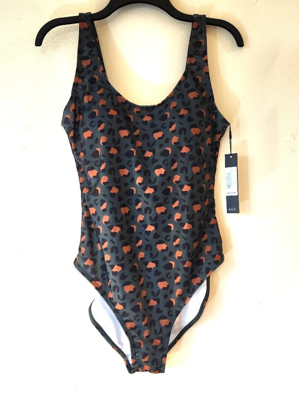 NWT Nicole Miller Studio Wild Kingdom Leopard One Piece Swimsuit Large